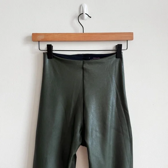 🏷️ SOLD • COMMANDO • Perfect Control Faux Leather Leggings in Pine • Medium - Picture 3 of 10